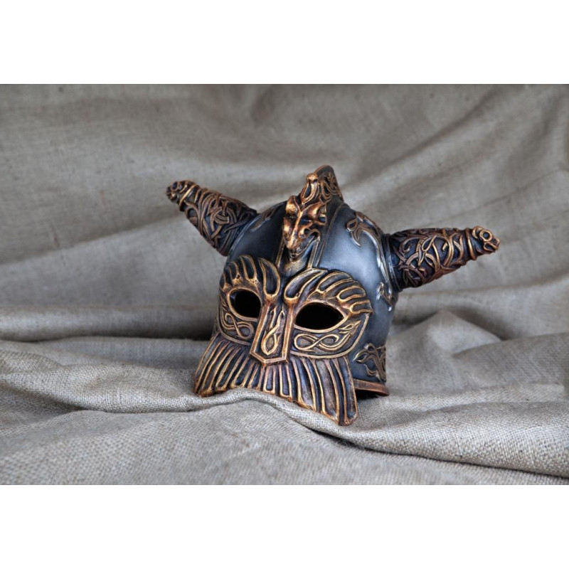 Dwarf helmet with horns