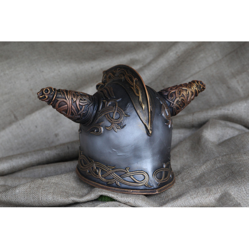 Dwarf helmet with horns