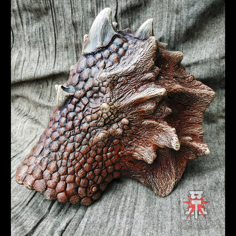 Dragon shoulders