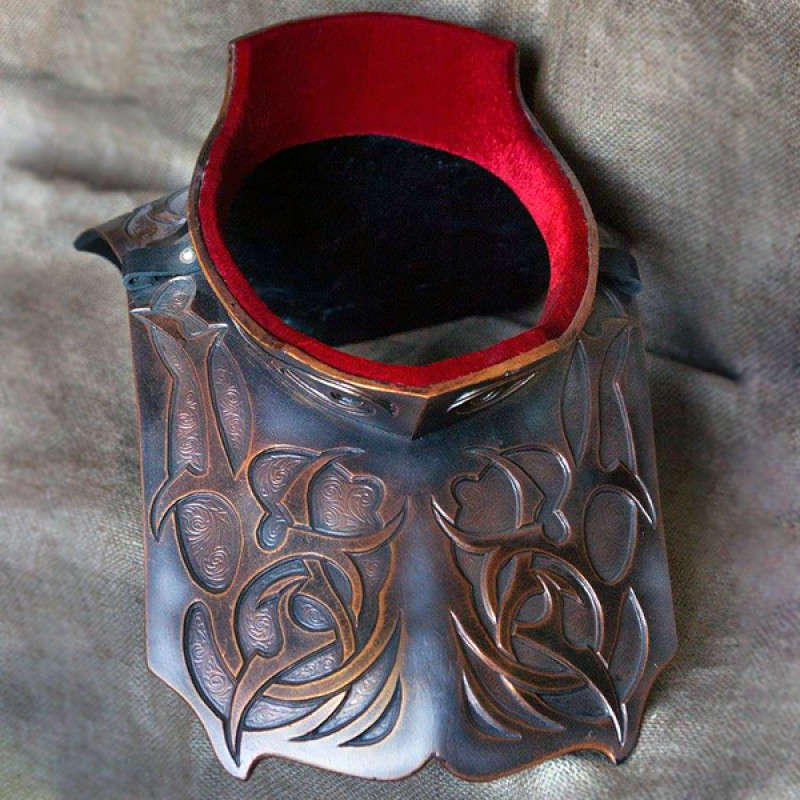 Heavy Paladin gorget